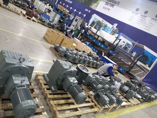 Wanshsin F Series Helical Gear Reducer Ac Elektryczny silnik z przekładnią stożkową do przenośnika