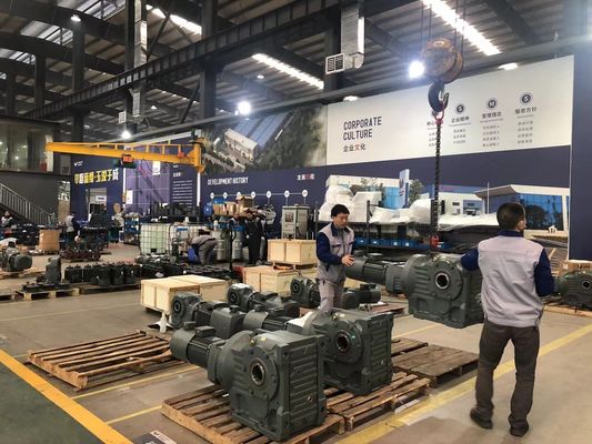 Wanshsin F Series Helical Gear Reducer Ac Elektryczny silnik z przekładnią stożkową do przenośnika
