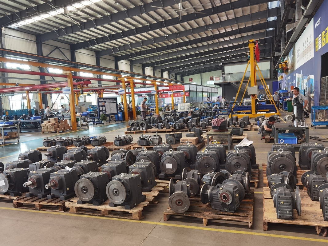 Skrzynia biegów walcowa serii R z kołnierzem IEC AM B5 Motor Gear Helical